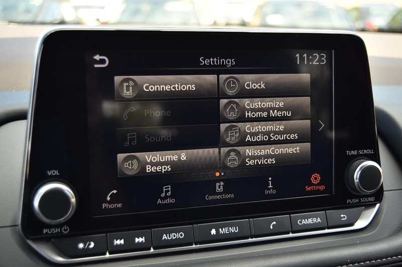 Nissan Rogue Vehicle Image 17