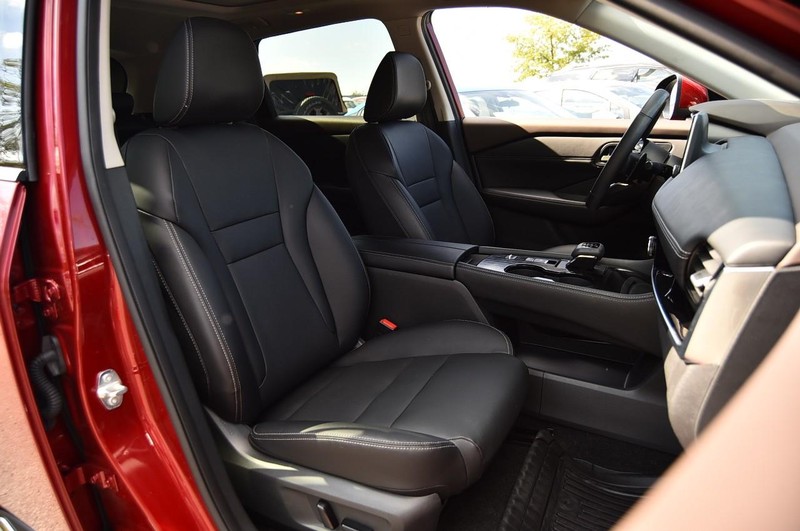 Nissan Rogue Vehicle Image 23