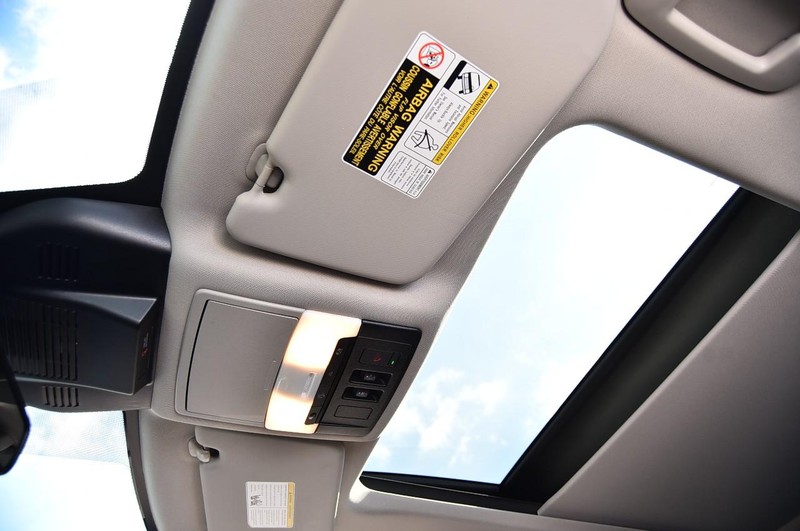 Nissan Rogue Vehicle Image 24