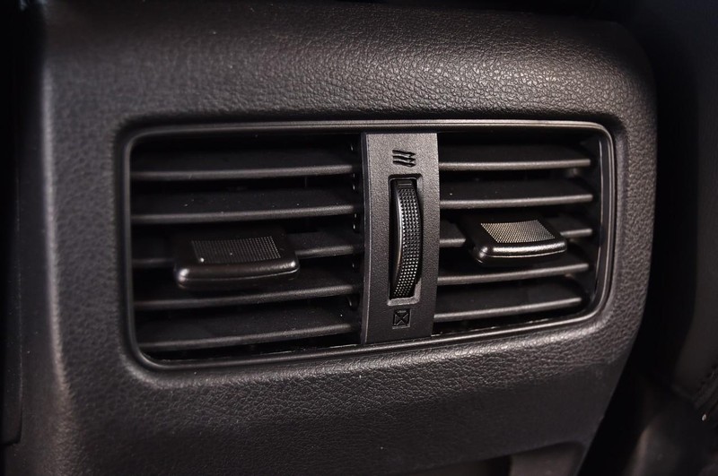 Nissan Rogue Vehicle Image 26