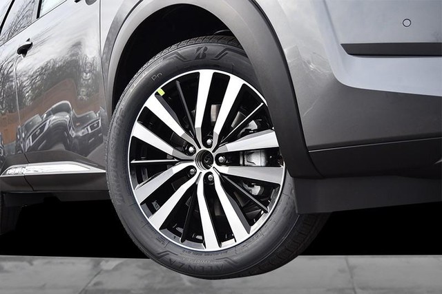 Nissan Pathfinder Vehicle Image 03