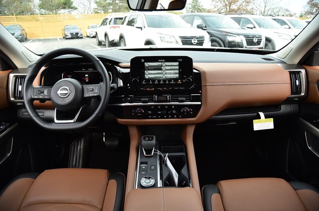 Nissan Pathfinder Vehicle Image 08