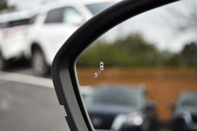 Nissan Pathfinder Vehicle Image 11