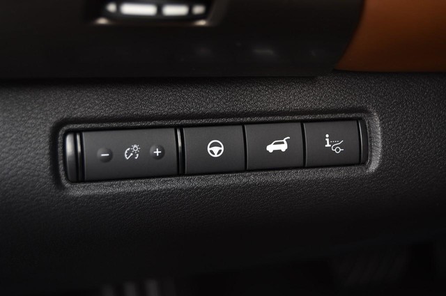 Nissan Pathfinder Vehicle Image 12