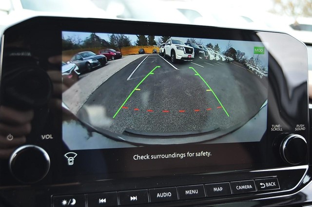 Nissan Pathfinder Vehicle Image 17