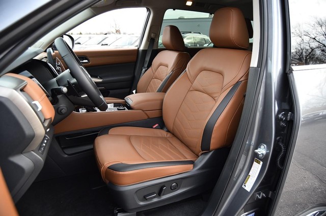 Nissan Pathfinder Vehicle Image 24