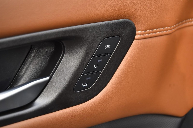 Nissan Pathfinder Vehicle Image 10