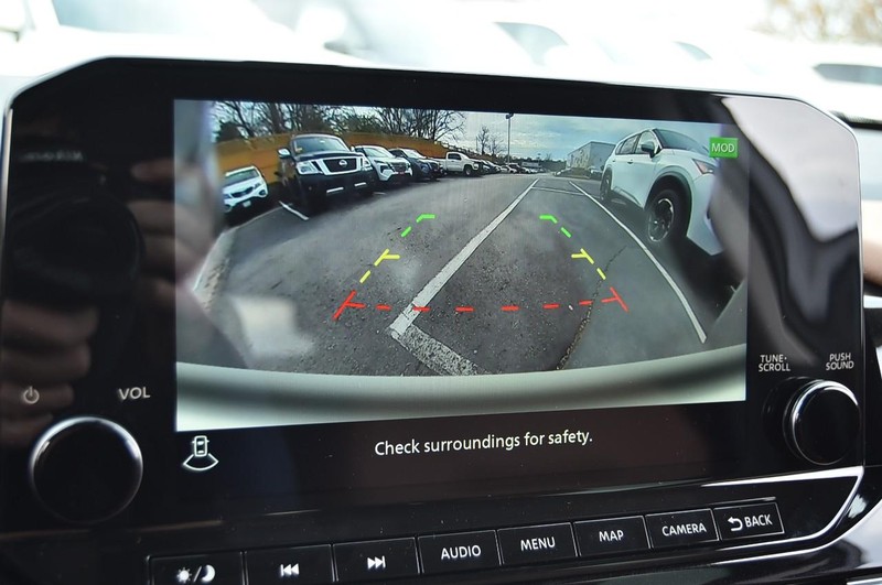 Nissan Pathfinder Vehicle Image 16