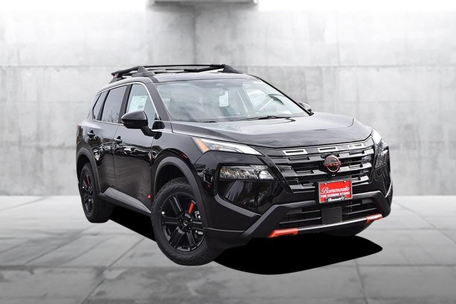 Nissan Rogue Vehicle Full-screen Gallery Image 2