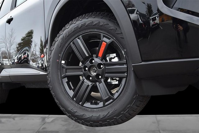 Nissan Rogue Vehicle Full-screen Gallery Image 3