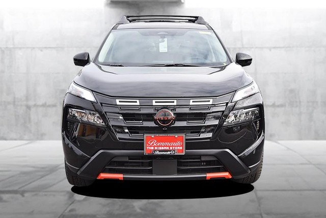 Nissan Rogue Vehicle Full-screen Gallery Image 4