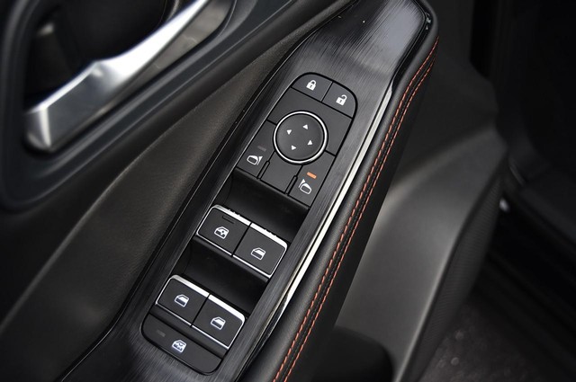 Nissan Rogue Vehicle Full-screen Gallery Image 9