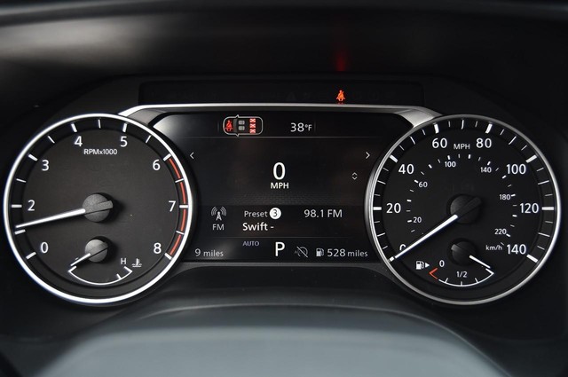 Nissan Rogue Vehicle Full-screen Gallery Image 13