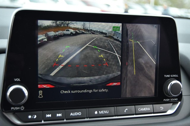 Nissan Rogue Vehicle Full-screen Gallery Image 15