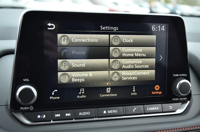 Nissan Rogue Vehicle Full-screen Gallery Image 18