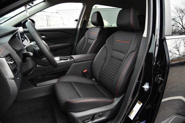 Nissan Rogue Vehicle Full-screen Gallery Image 23