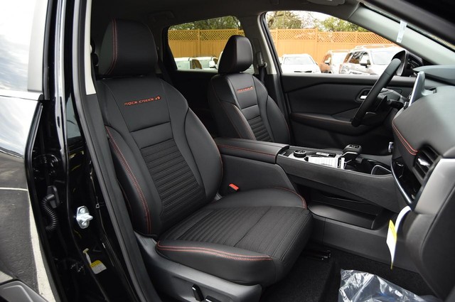 Nissan Rogue Vehicle Full-screen Gallery Image 24