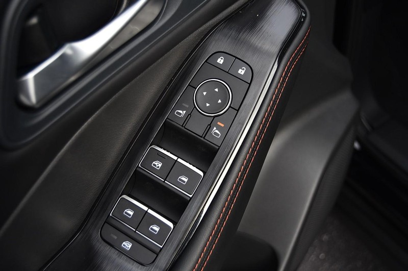 Nissan Rogue Vehicle Image 09