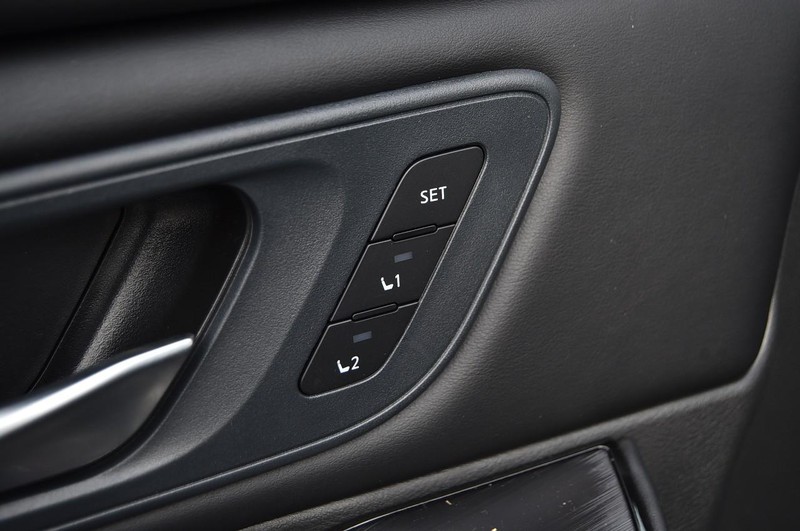 Nissan Rogue Vehicle Image 10