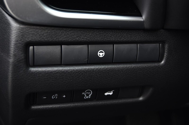 Nissan Rogue Vehicle Image 12