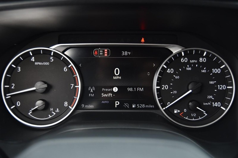 Nissan Rogue Vehicle Image 13