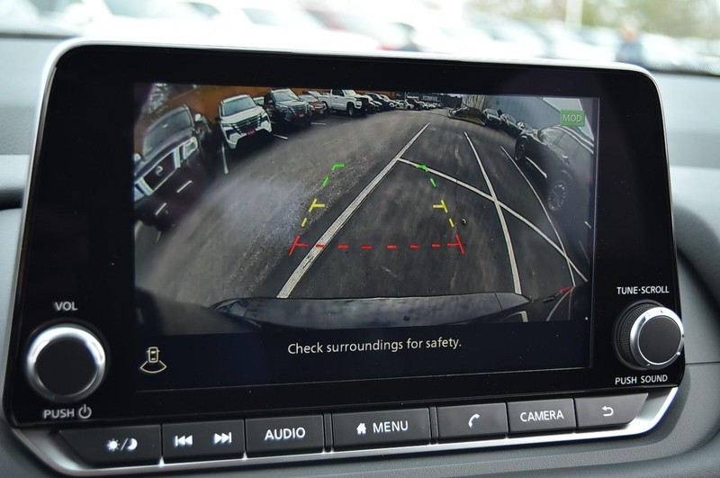 Nissan Rogue Vehicle Image 16