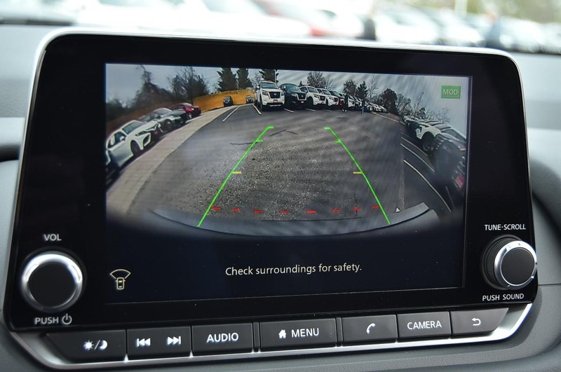 Nissan Rogue Vehicle Image 17