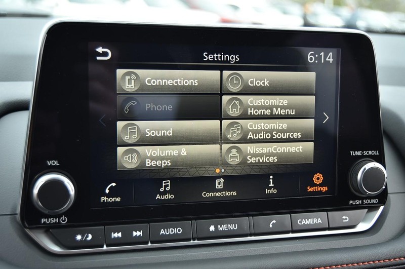 Nissan Rogue Vehicle Image 18