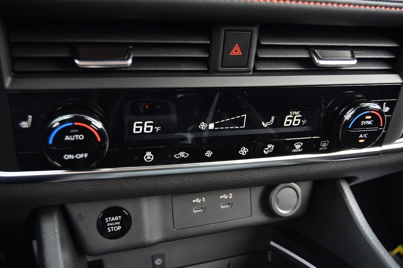 Nissan Rogue Vehicle Image 19