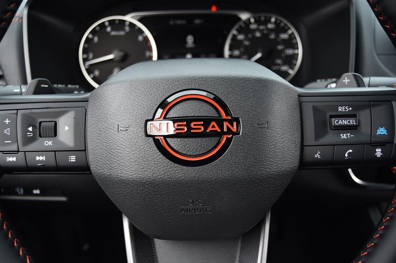 Nissan Rogue Vehicle Image 22