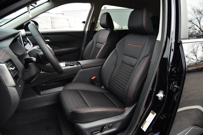 Nissan Rogue Vehicle Image 23