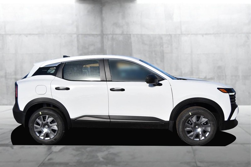 Nissan Kicks Vehicle Image 05