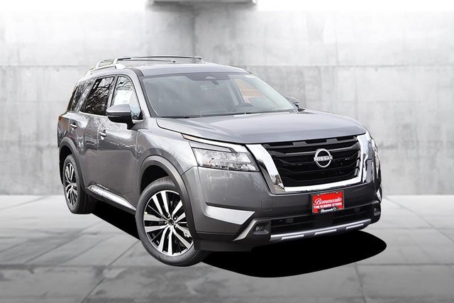 Nissan Pathfinder Vehicle Image 02