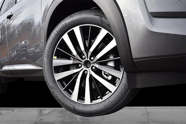 Nissan Pathfinder Vehicle Image 03