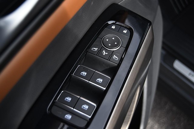 Nissan Pathfinder Vehicle Image 09