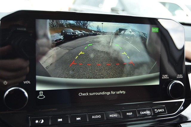 Nissan Pathfinder Vehicle Image 16