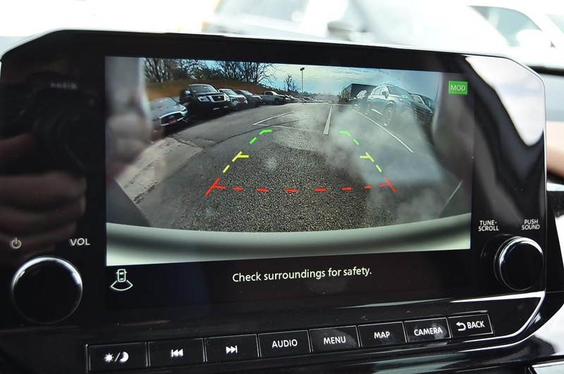 Nissan Pathfinder Vehicle Image 16