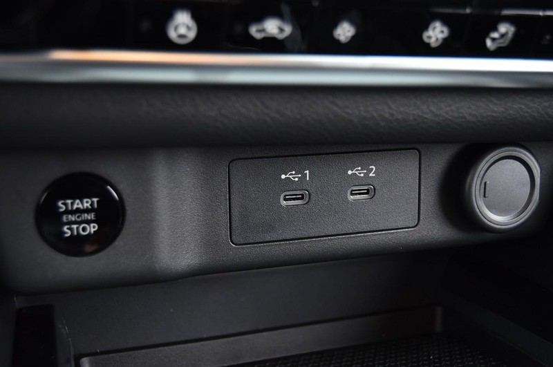 Nissan Rogue Vehicle Image 16