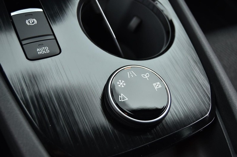 Nissan Rogue Vehicle Image 17