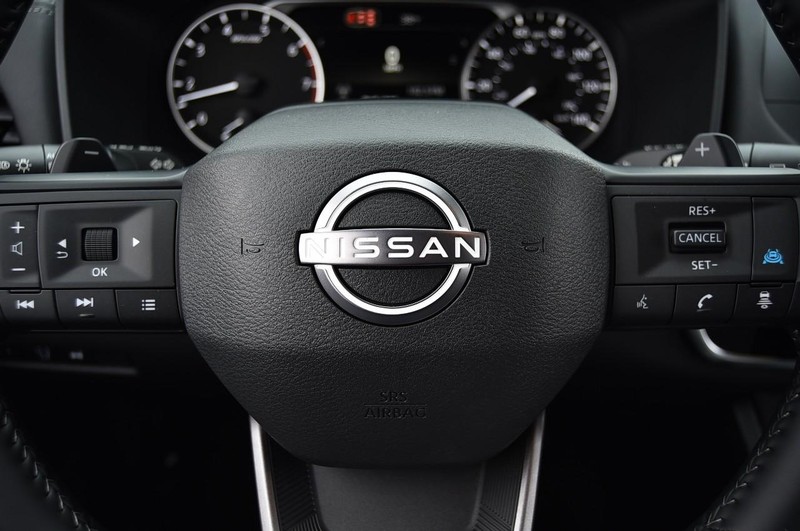 Nissan Rogue Vehicle Image 18