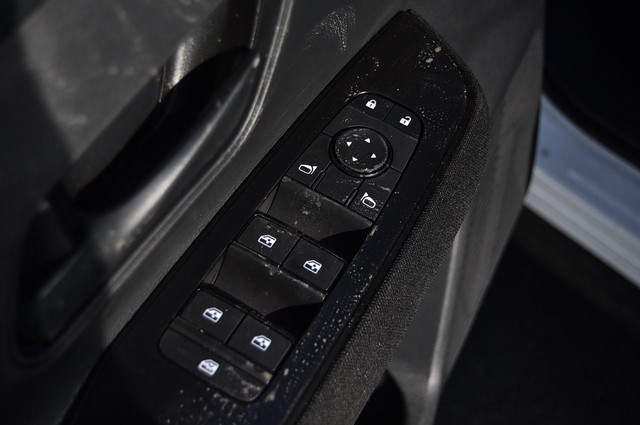 Nissan Kicks Vehicle Image 09