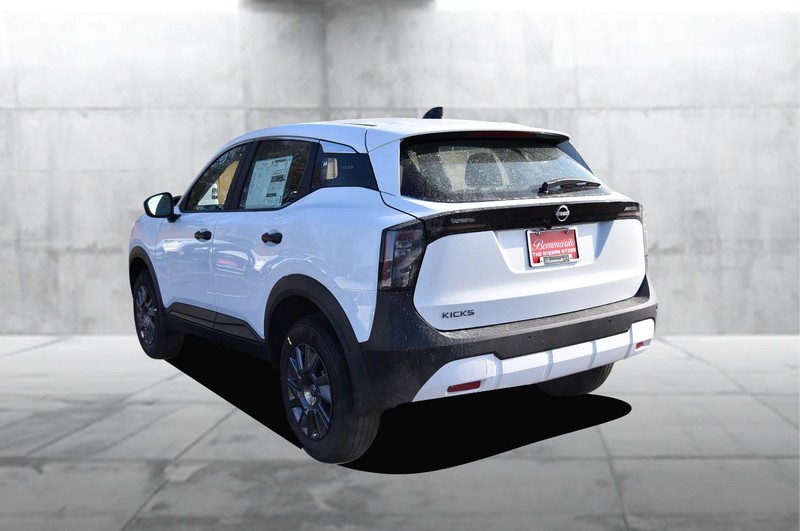 Nissan Kicks Vehicle Image 07