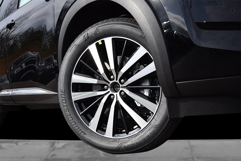 Nissan Pathfinder Vehicle Image 03