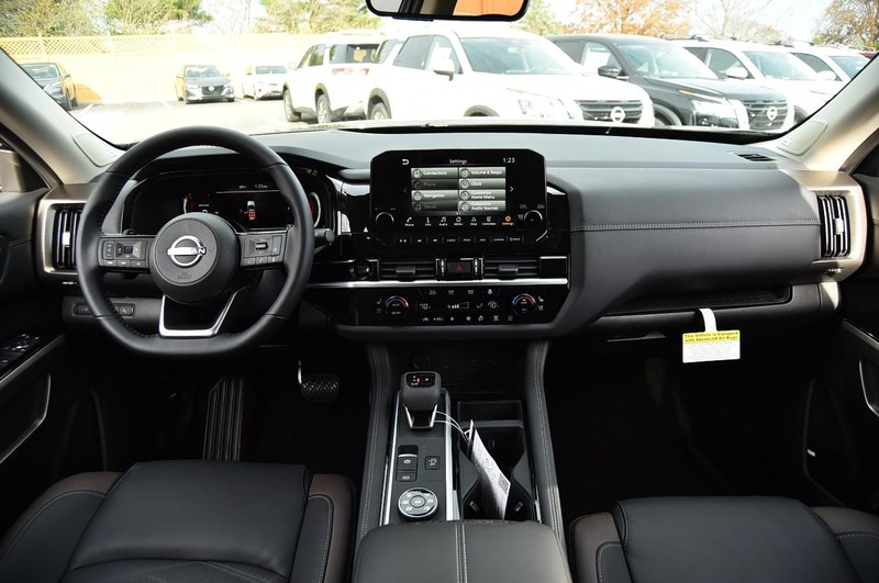 Nissan Pathfinder Vehicle Image 08