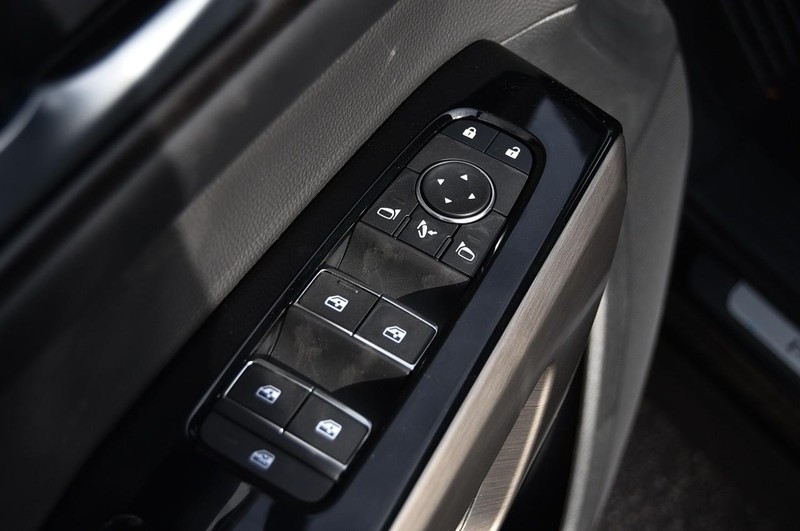 Nissan Pathfinder Vehicle Image 09