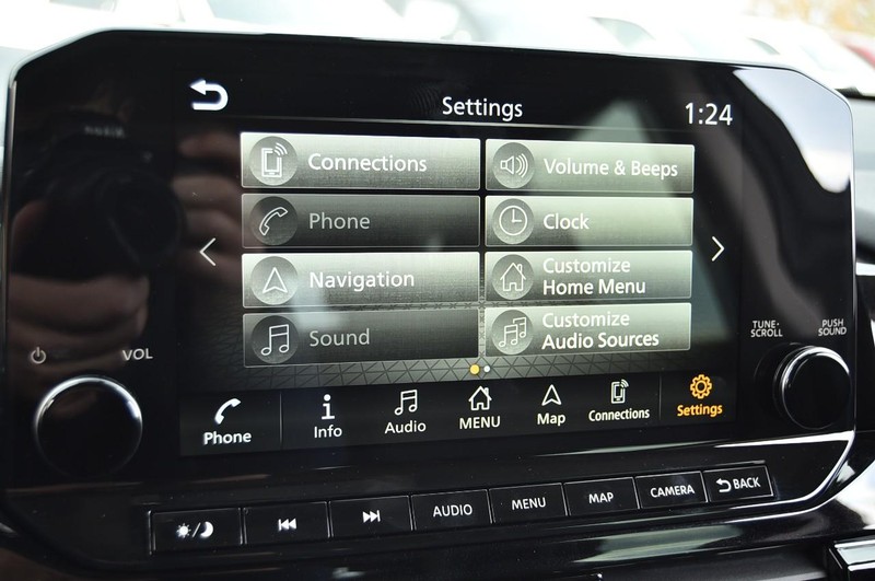 Nissan Pathfinder Vehicle Image 18