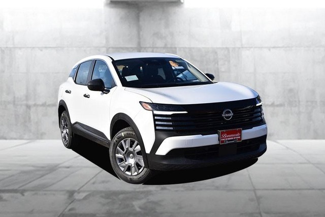 Nissan Kicks Vehicle Image 02