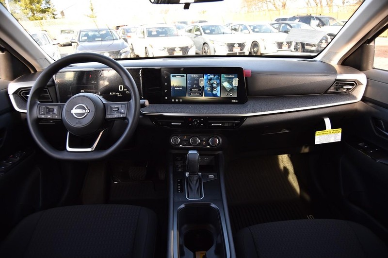 Nissan Kicks Vehicle Image 08