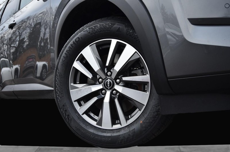 Nissan Pathfinder Vehicle Image 03