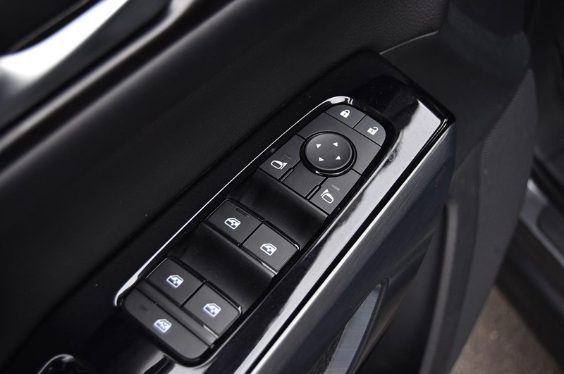 Nissan Pathfinder Vehicle Image 09